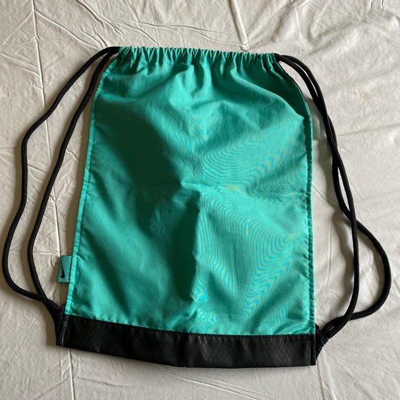 Nike Drawstring Bag - Picture 3 of 4